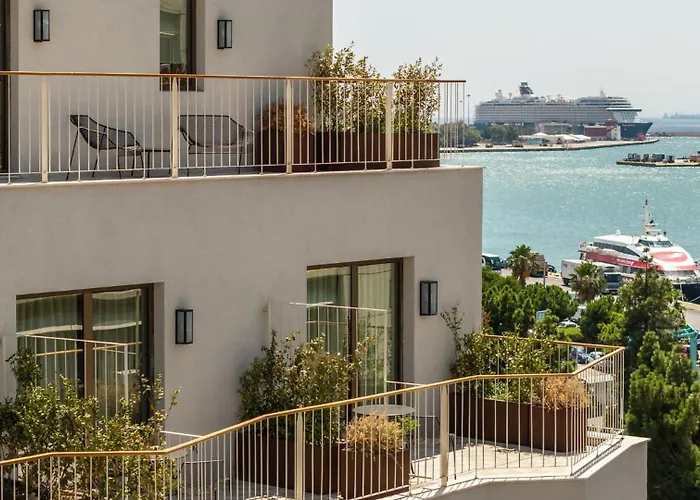 Mitsis N\'U Piraeus Port